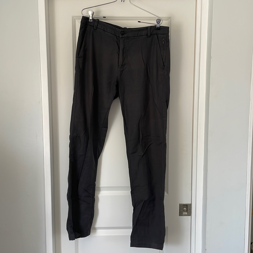 Charcoal lululemon pants with zippered pockets